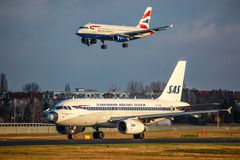 Zwei Drehkreuzflieger