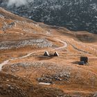 Zwei entfernte Hüttchen in Montenegro