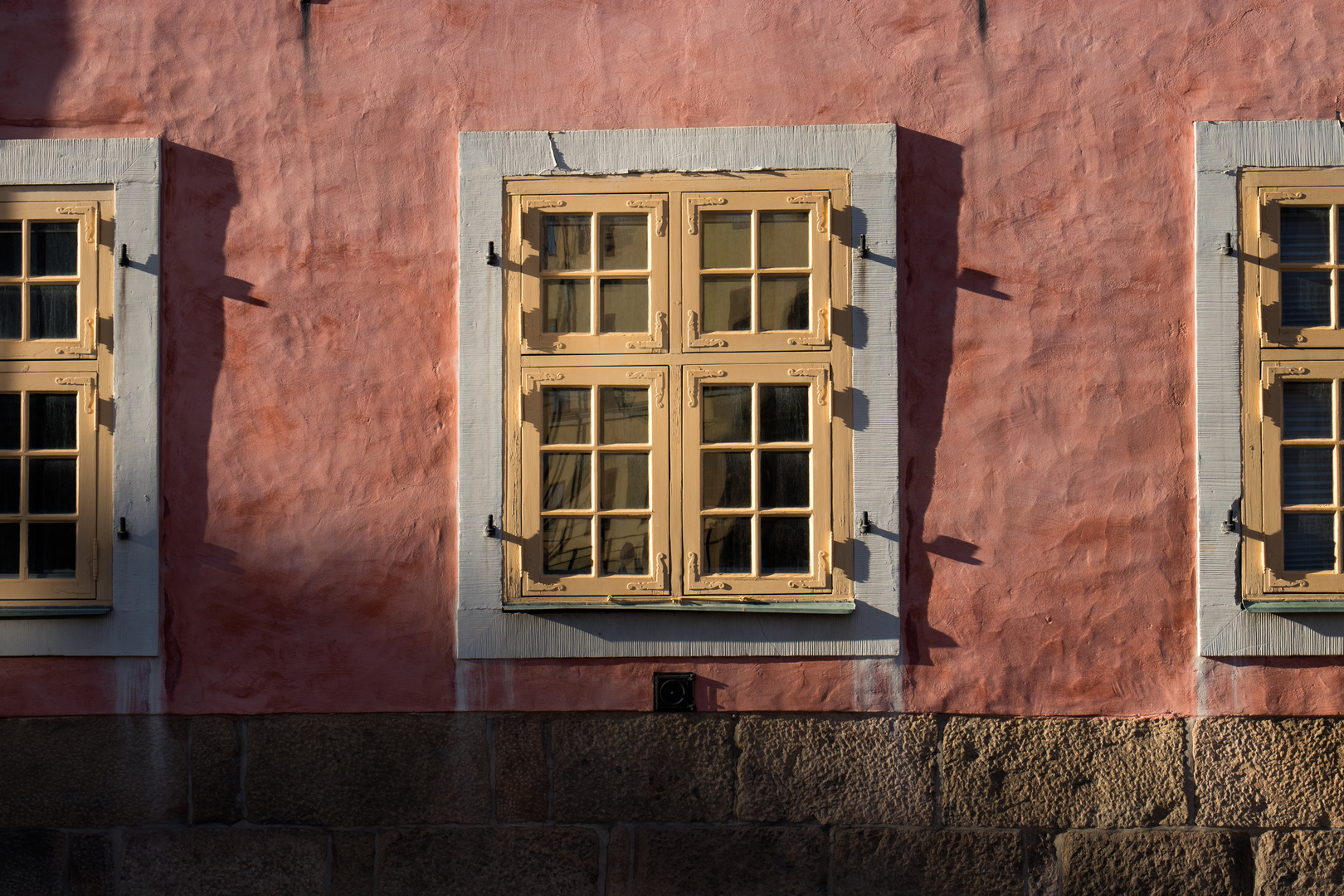 Zwei Farben: rot und gelb