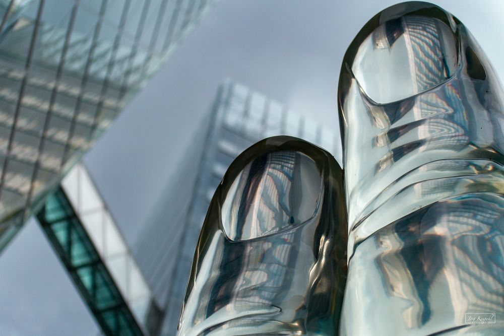 Zwei Finger.. / Two Fingers.. Foto & Bild city, world, frühling