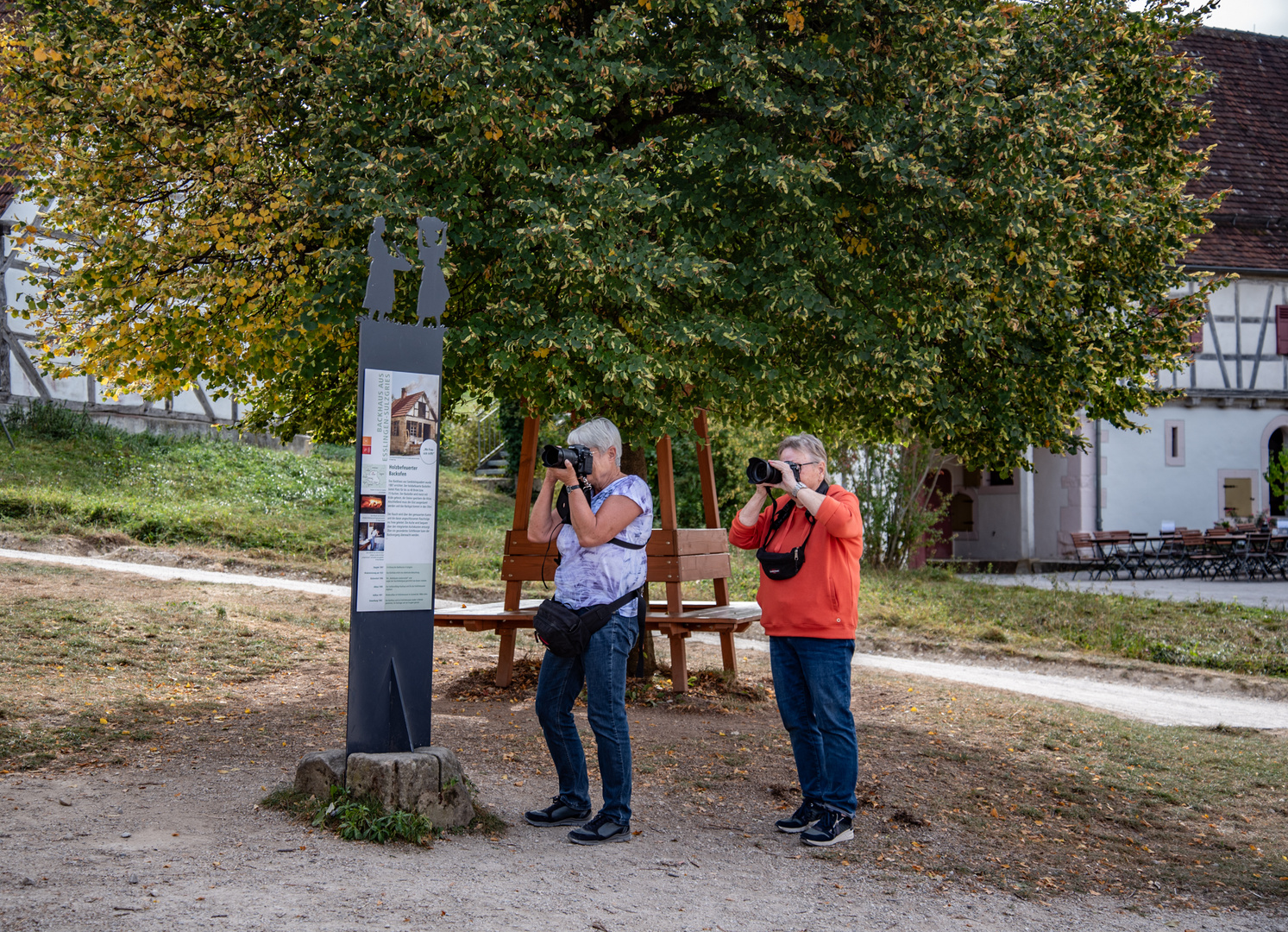 Zwei Fotografinnen im Einsatz