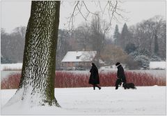 Zwei Frauen und ein Hund ...