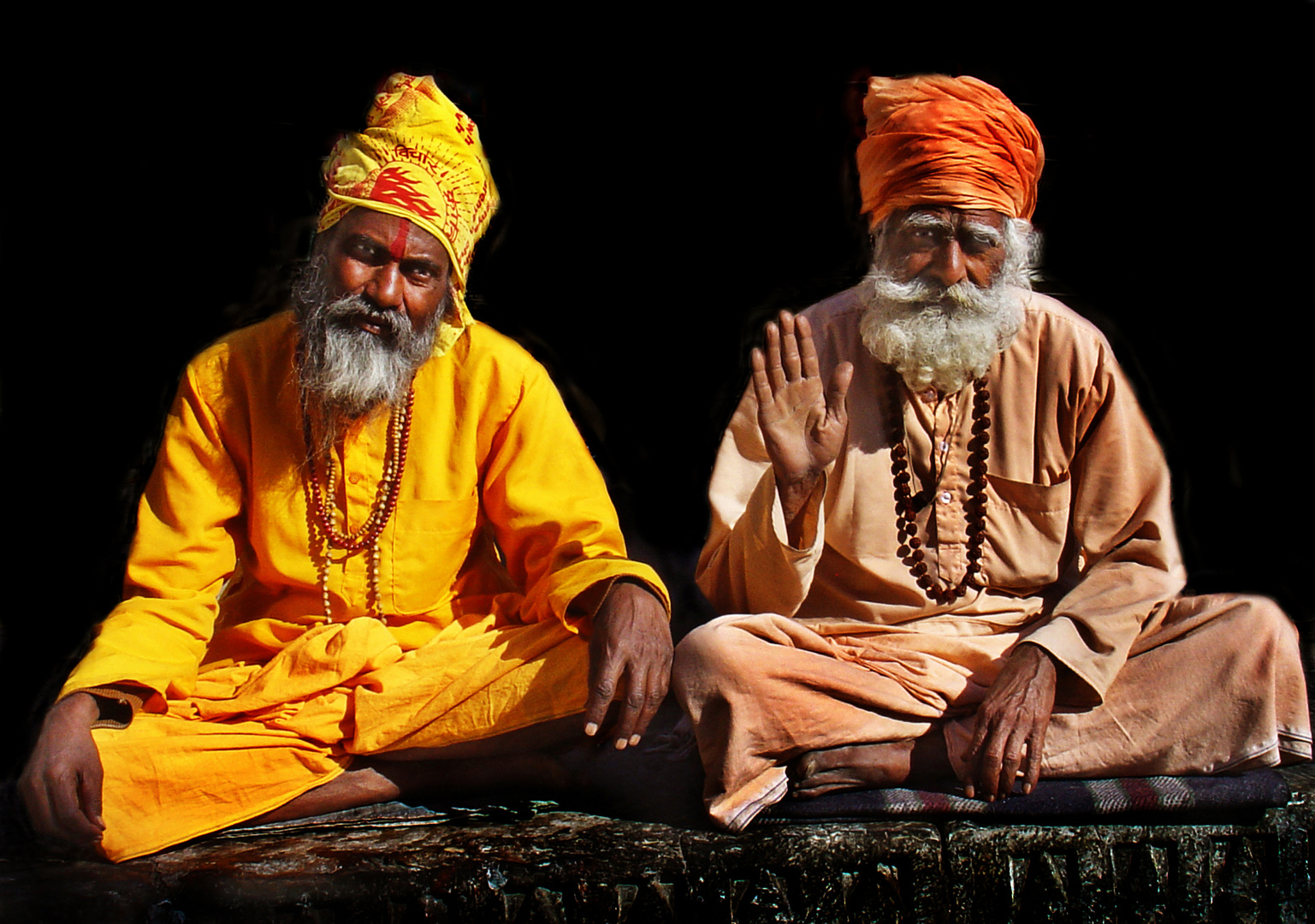 Zwei freundliche Sadhus