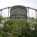 Zwei Gasometer