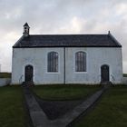 Zwei Gemeinden, zwei Türen, zwei Fenster aber eine Kirche