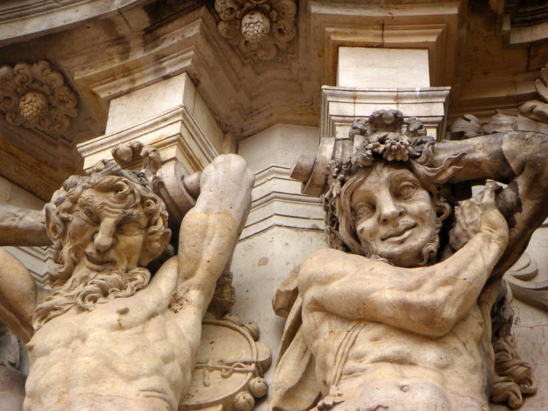 Zwei Gestalten im Dresdner Zwinger