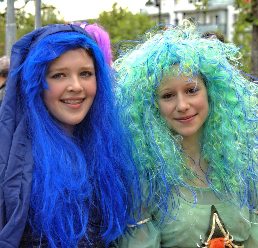 Zwei Gothaer Wassernixen beim Gothardusfest 2014