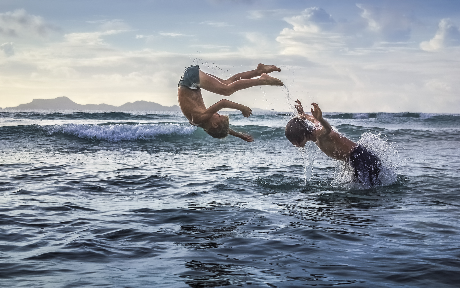 zwei herren beim baden