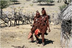  Zwei Himbas