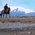 Zwei Isländer vor dem Snaefellsjökull