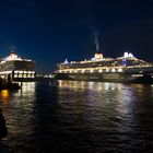 Zwei Königinnen im Hamburger Hafen