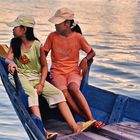 zwei Mädchen auf dem Boot 