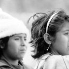 Zwei Mädchen in den peruanischen Anden.