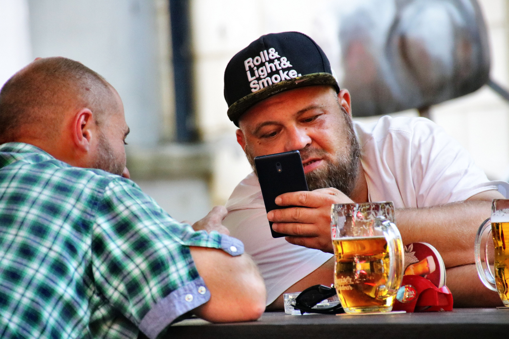 Zwei Männer nach der Arbeit....