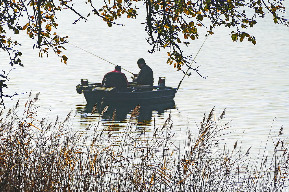 zwei Mann in einem Boot