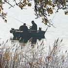 zwei Mann in einem Boot