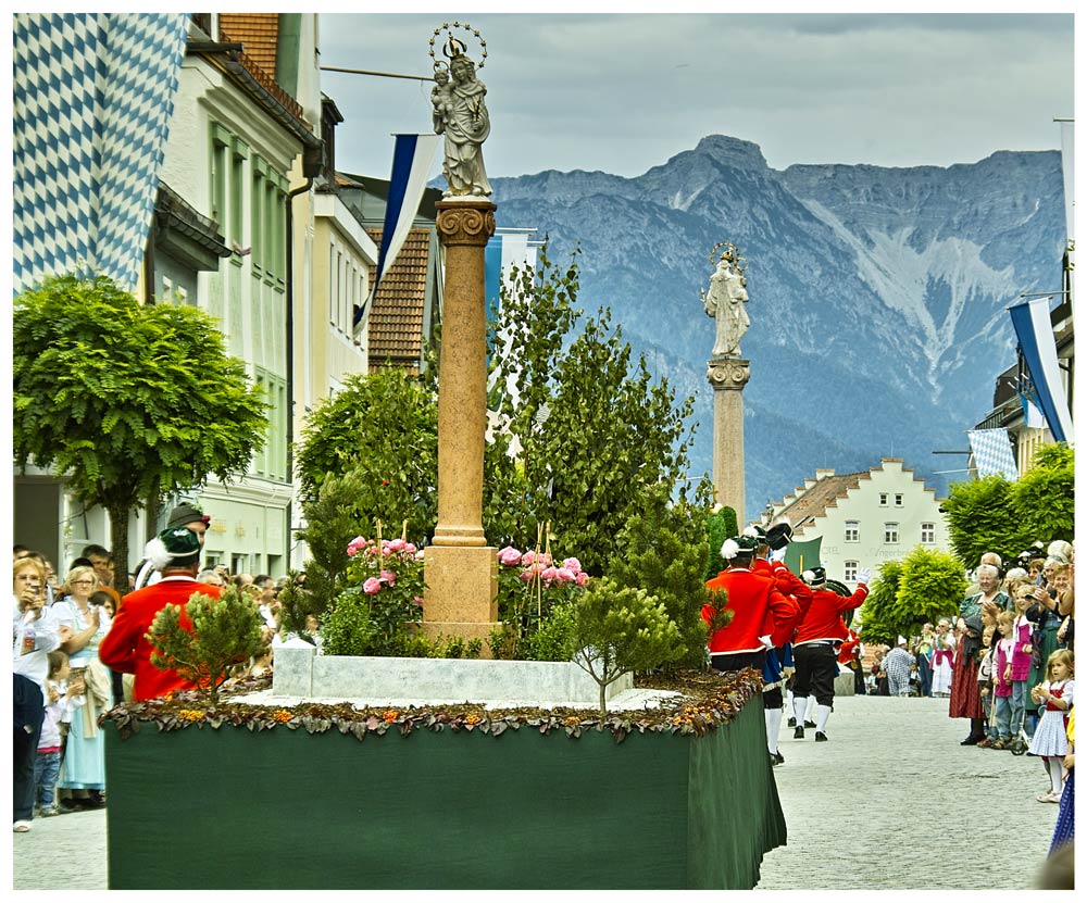 Zwei Mariensäulen in Murnau