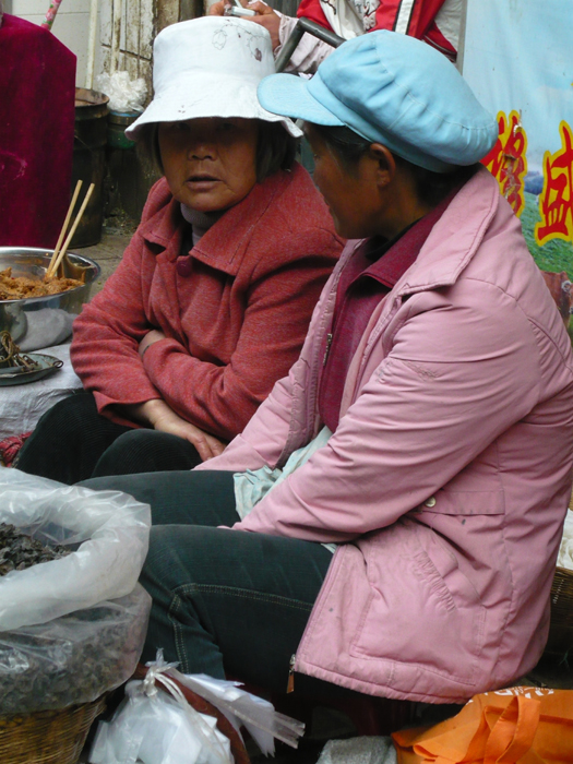 Zwei Marktfrauen in Kunming