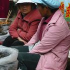 Zwei Marktfrauen in Kunming