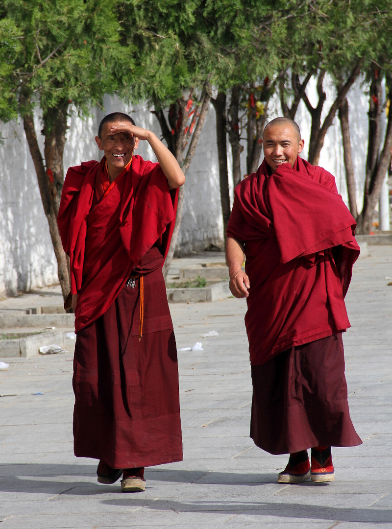 Zwei Mönche in Tibet