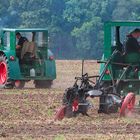 Zwei Oldtimer auf dem Weg zur Arbeit ...