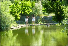 Zwei reizende Wasserprinzessinnen