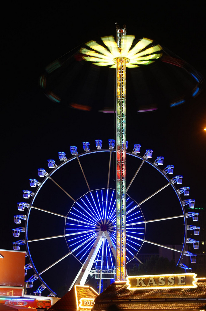 Zwei Riesen auf dem Hamburger Sommer-Dom 2012