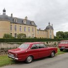 Zwei rote Autos in Frankreich