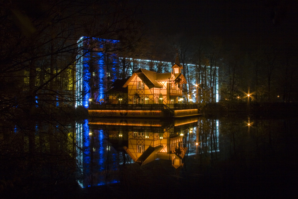 Zwei Schlösser bei Nacht