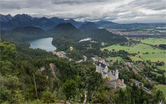 zwei Schlösser und vier Seen