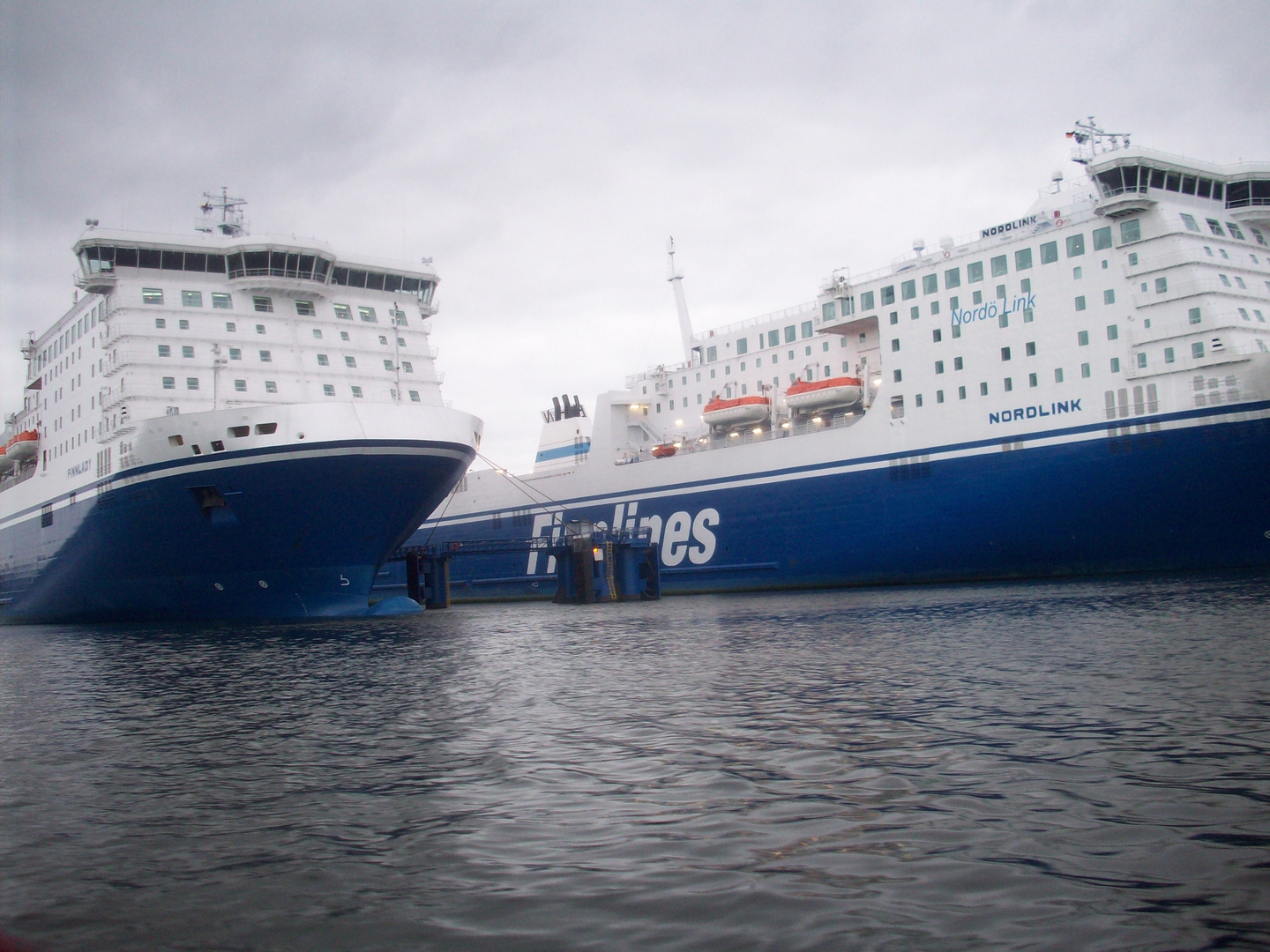 Zwei Schwesternschiffe in Travemünde