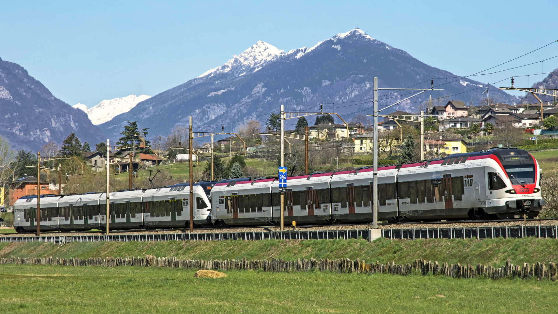 Zwei Stadler ETR 524 FLIRT SBB Tilo - FNM Trenord