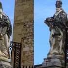 Zwei Statuen  vor der Kathedrale in Cefalu / Palermo