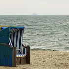 Zwei Strandkörbe am Meer