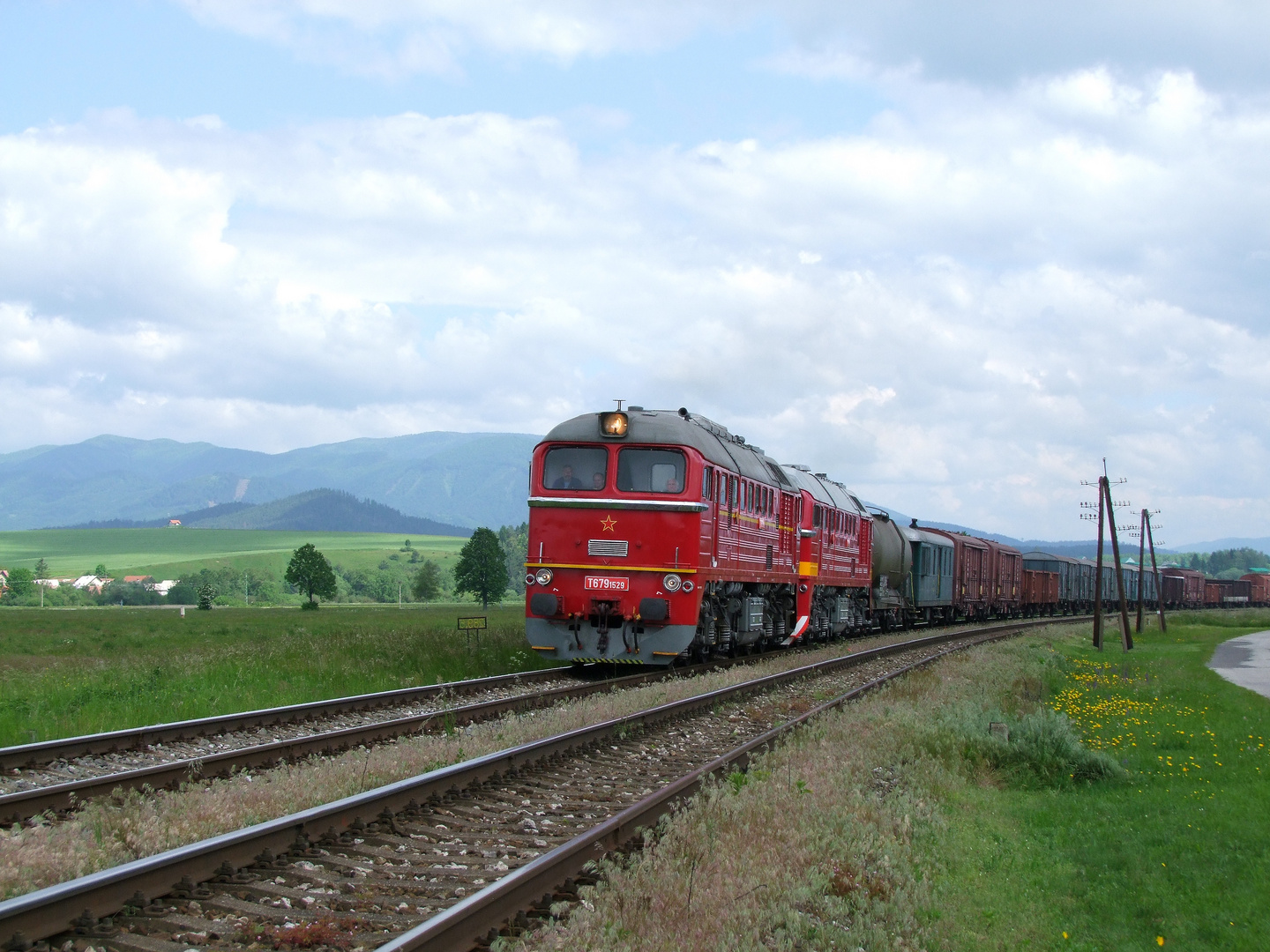 Zwei T 679 am Berg , auf dem Weg nach Horna Stubna 05 2014