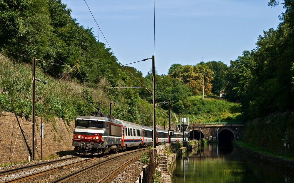 Zwei Verkehrswege