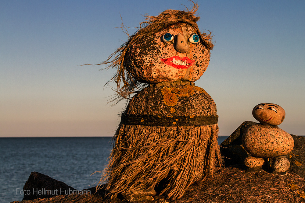 ZWEI VON DER INSEL IN DER ABENDSONNE EINES SCHÖNEN TAGES IM FRÜHLING