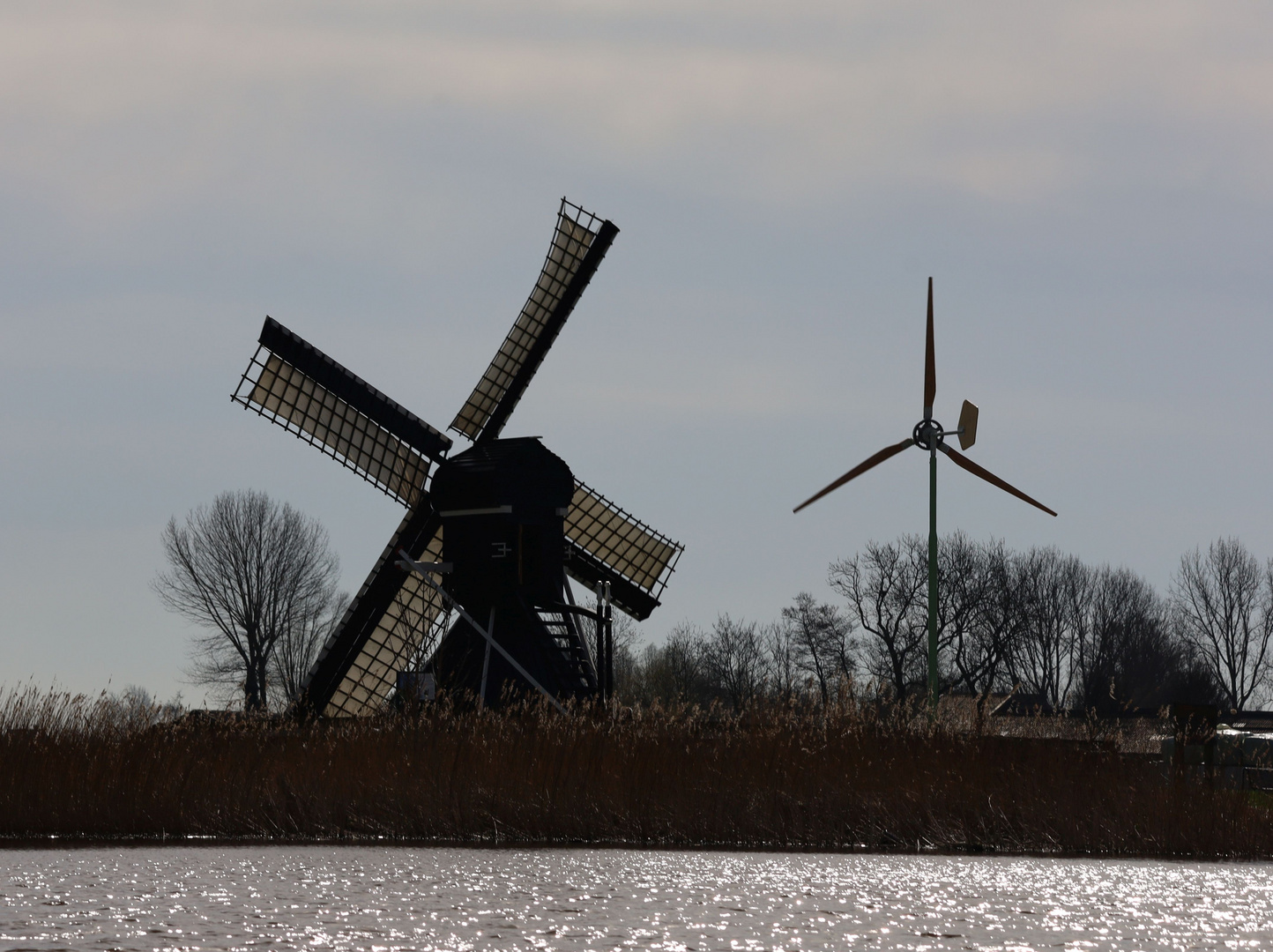 zwei Windmühlen