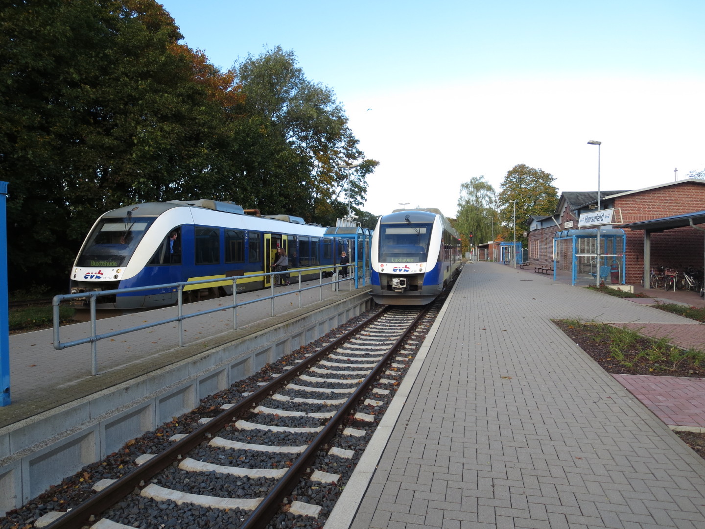 Zwei Zuge Der Evb Im Bahnhof Harsefeld Foto Bild Dampf Diesel Und E Loks Eisenbahn Verkehr Fahrzeuge Bilder Auf Fotocommunity