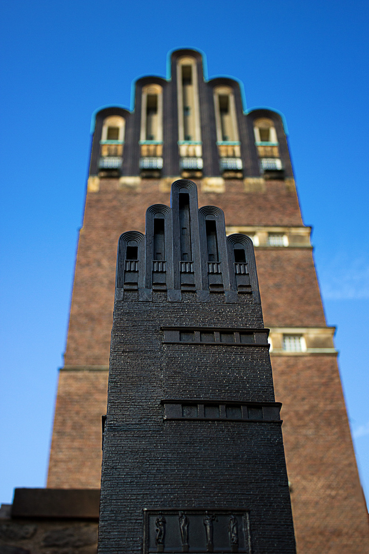 Zweimal der Fünffingerturm