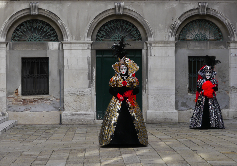 Zwei_Masken_im_Palazzo