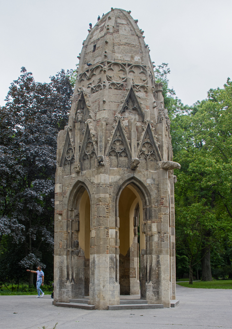 Zweitverwendung: Gotische Kirchturmspitze....???