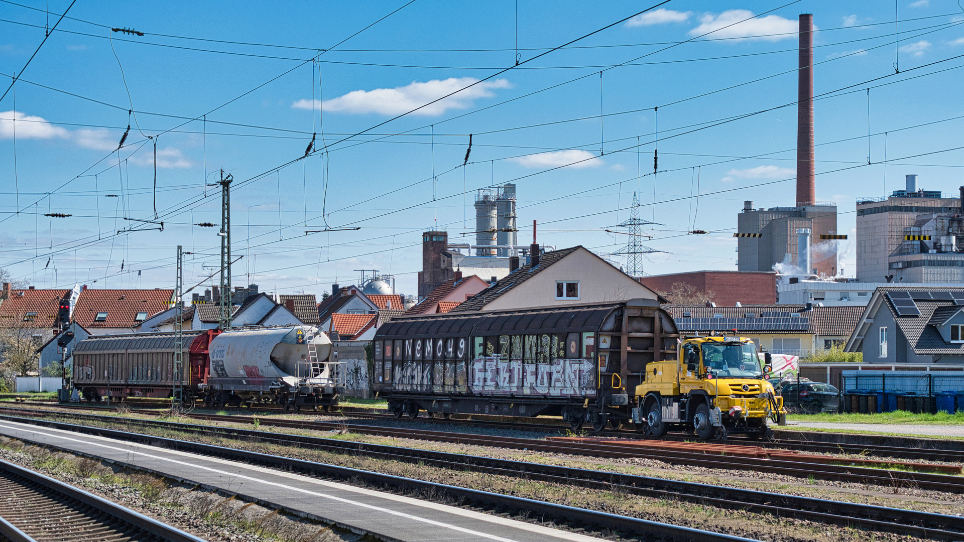 Zweiwege-Unimog beim Rangieren in Stockstadt