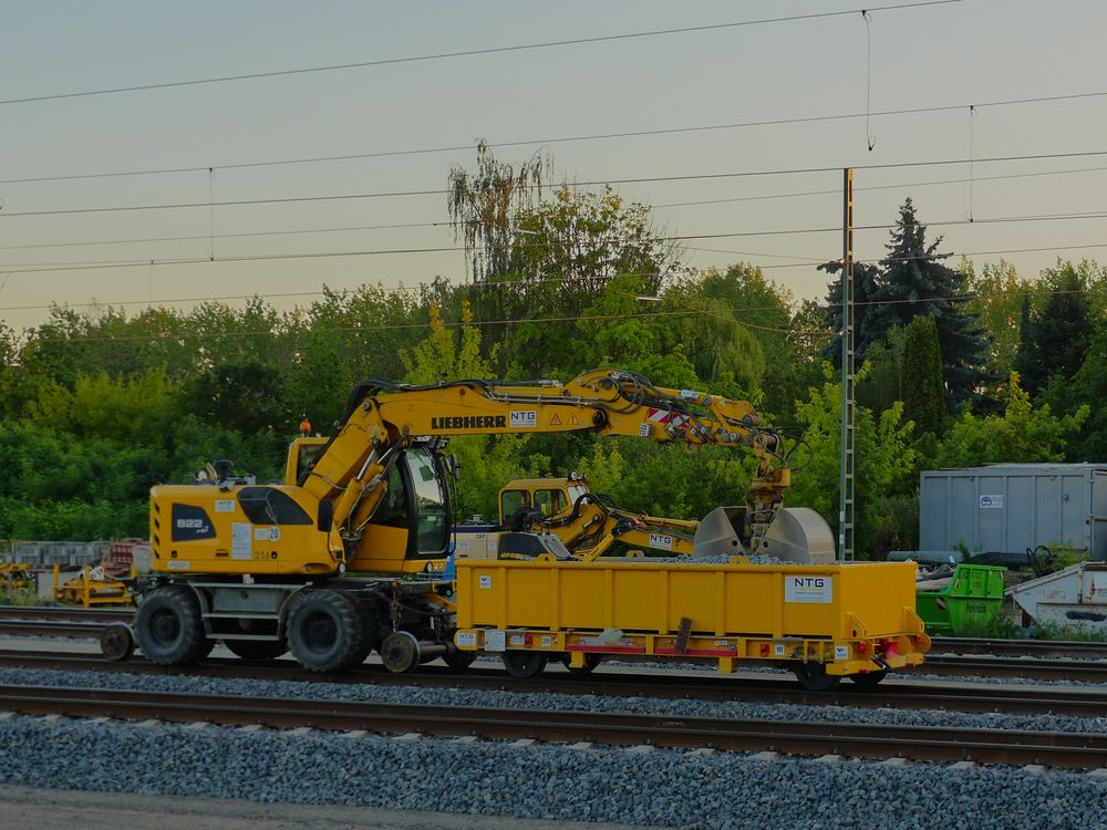 Zweiwegebagger mit "Anhängsel"