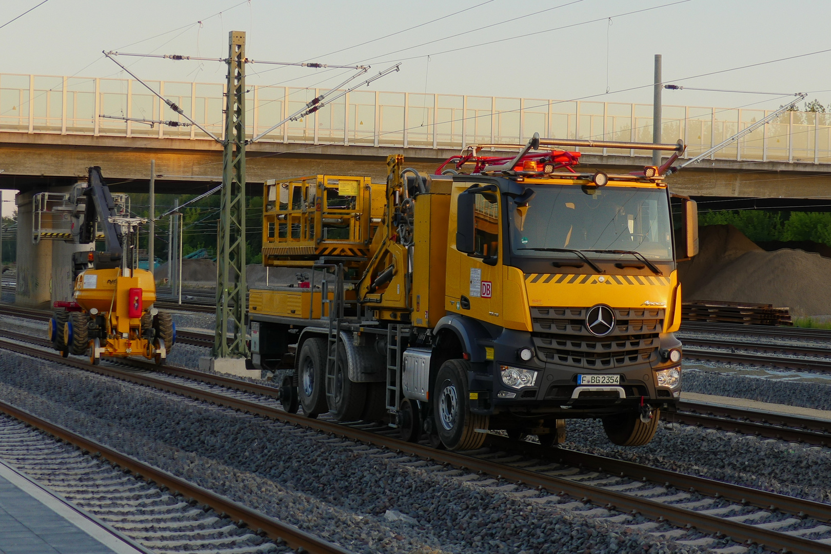 Zweiwegefahrzeug Fahrleitungsbau Foto & Bild baumaschinen