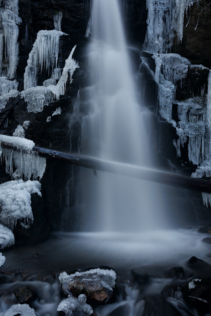 Zweribach Wasserfall - Schwarzwald Winter 2023