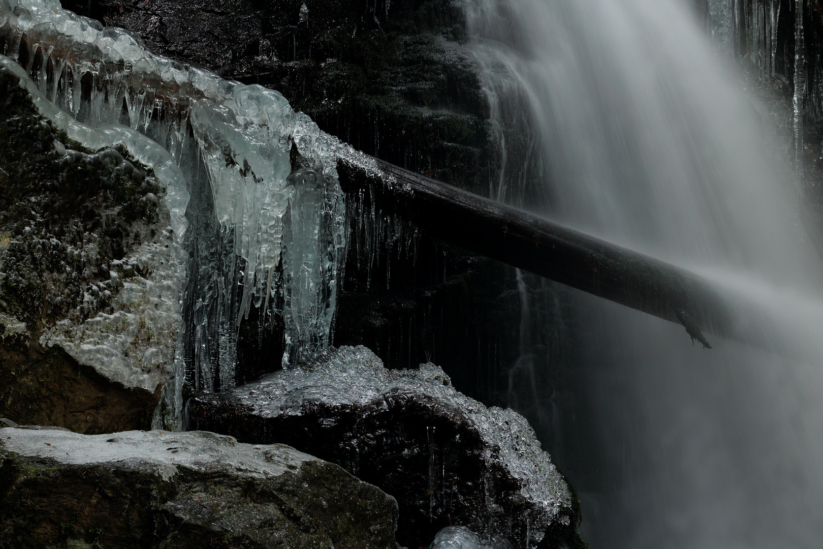 Zweribach Wasserfall - Schwarzwald Winter 2023