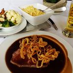 Zwiebelroastbraten mit Spätzle