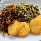 Zwiebelrostbraten mit Rösti und Speckbohnen (Bischofshofbrauerei)