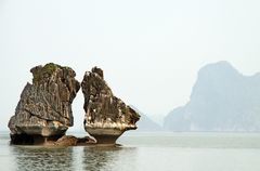 Zwillingsfelsen in der Ha-Long Bucht